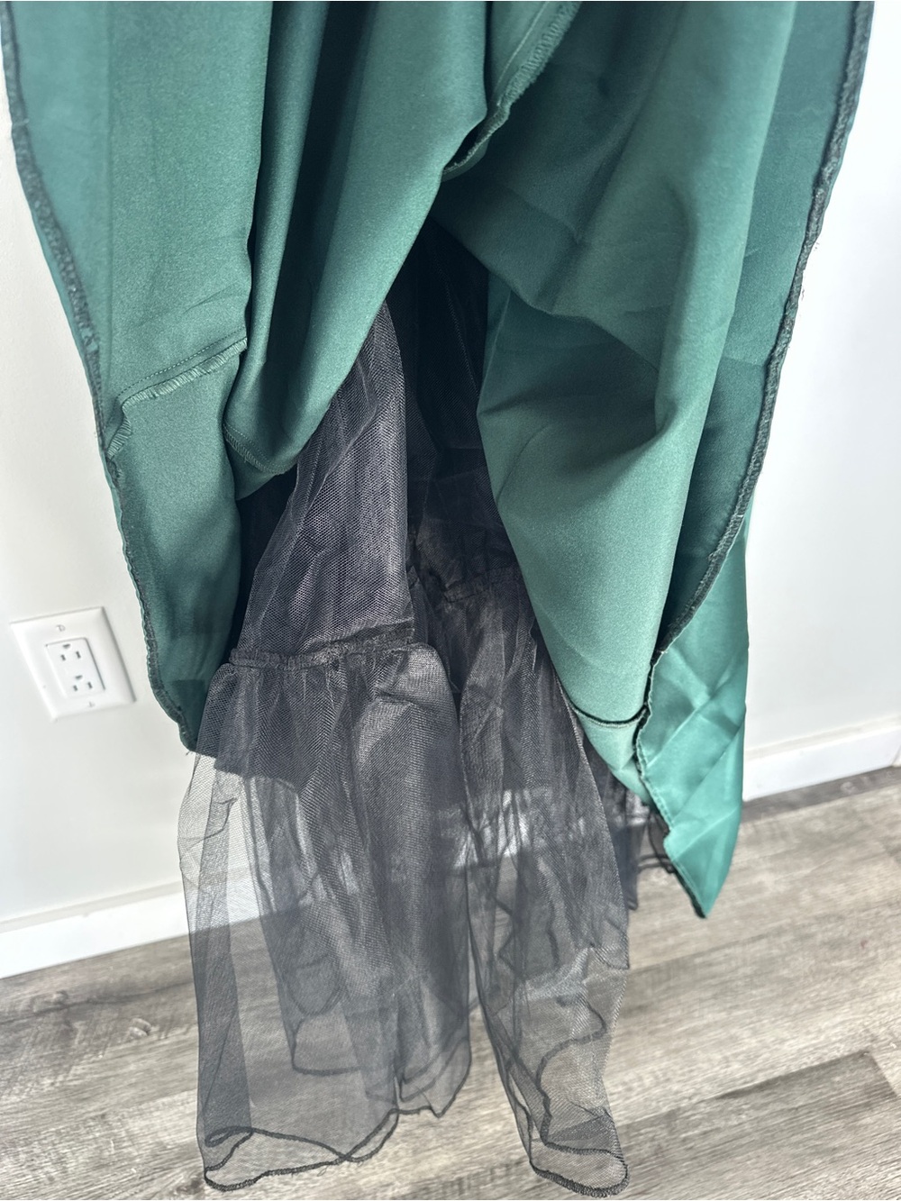 Nu-Mode - Emerald Green Sleeveless A-Line gown with Bow S14- see measurements - Picture 3 of 13